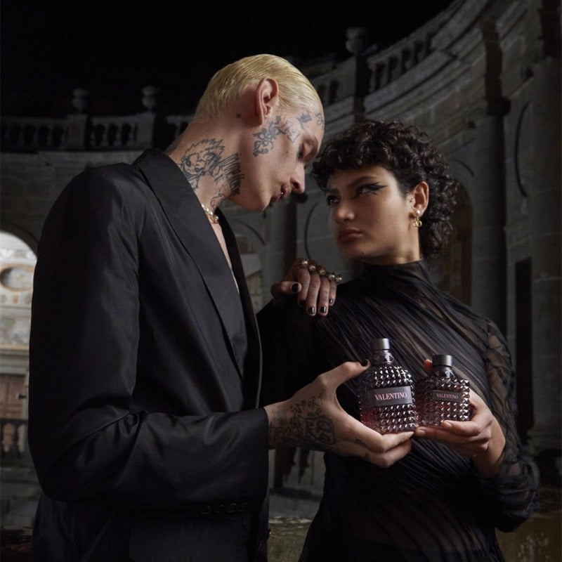 Lifestyle Image: Donna Born In Roma Intense 100 ml Eau de Parfum by Valentino – captured in a dramatic evening setting with a young man and woman evoking elegance, and timeless confidence.