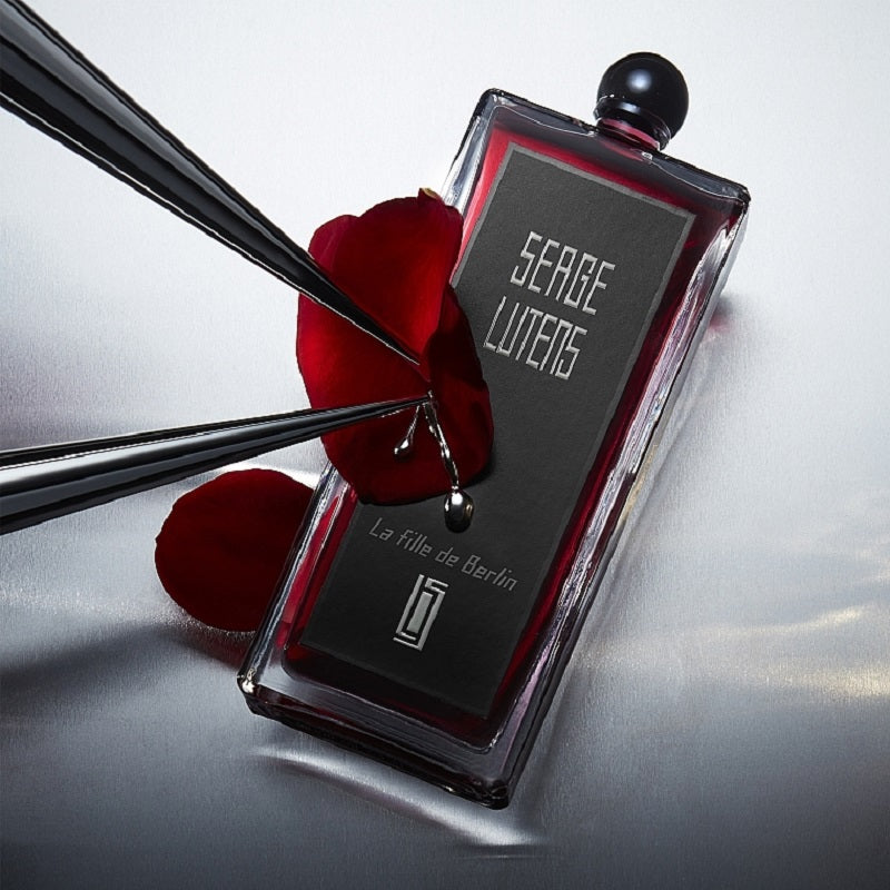 La Fille de Berlin by Serge Lutens – set against a bold, dramatic backdrop evoking power, emotion, and avant-garde femininity.